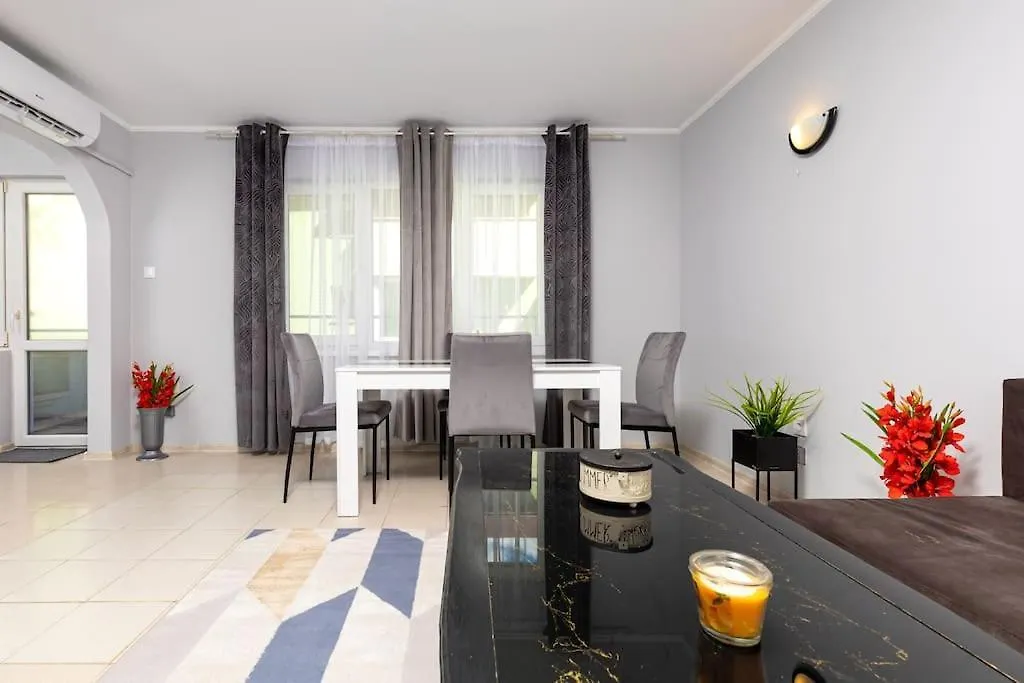 Daire Central Apt 'Selin' Walking Distance To Center Filibe